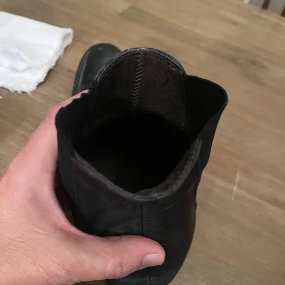 VIBRAM boots - Picture 4 of 6